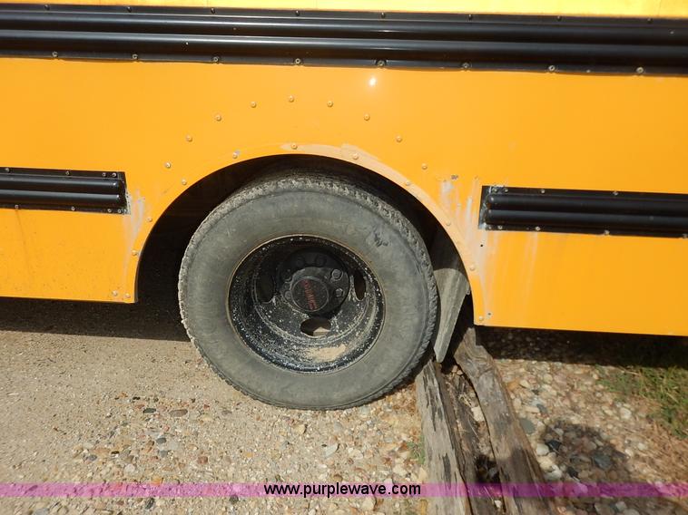 image for item J6478 2002 GMC Savana G3500 school bus