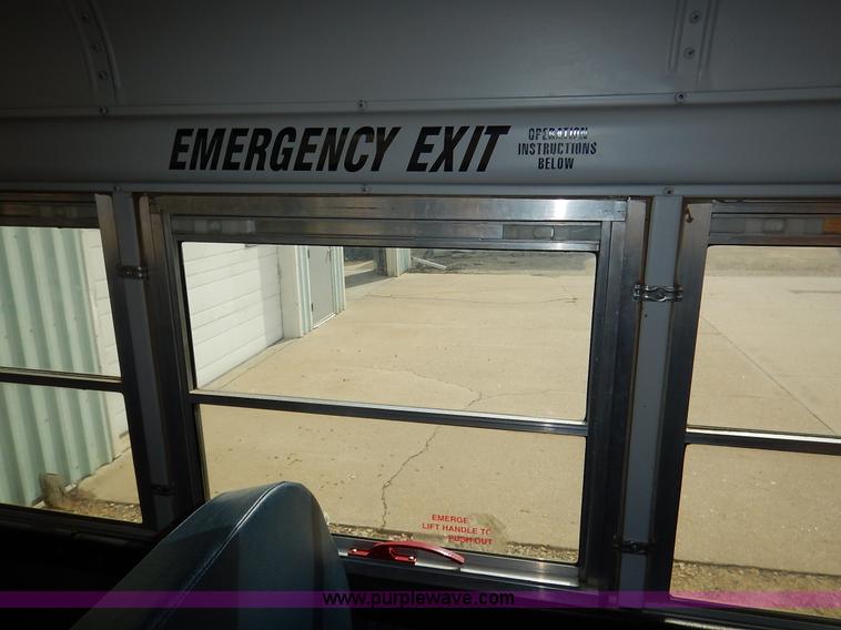 image for item J6478 2002 GMC Savana G3500 school bus