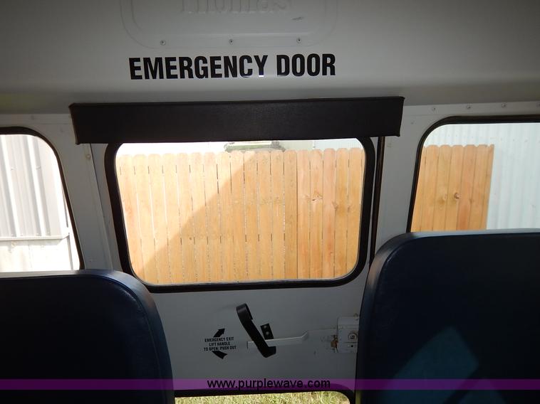 image for item J6478 2002 GMC Savana G3500 school bus