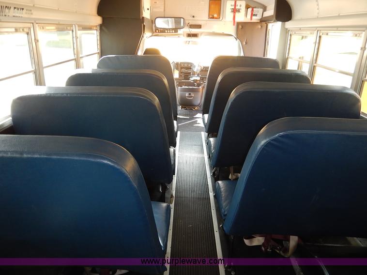 image for item J6478 2002 GMC Savana G3500 school bus