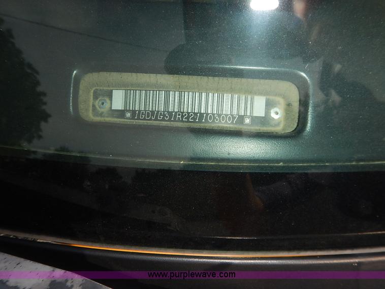 image for item J6478 2002 GMC Savana G3500 school bus