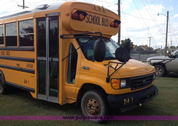 image for item J6864 2005 Ford E450 Super Duty school bus