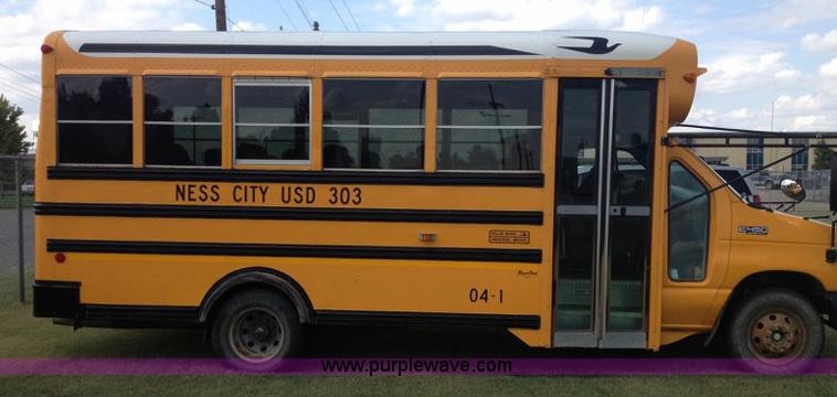 image for item J6864 2005 Ford E450 Super Duty school bus