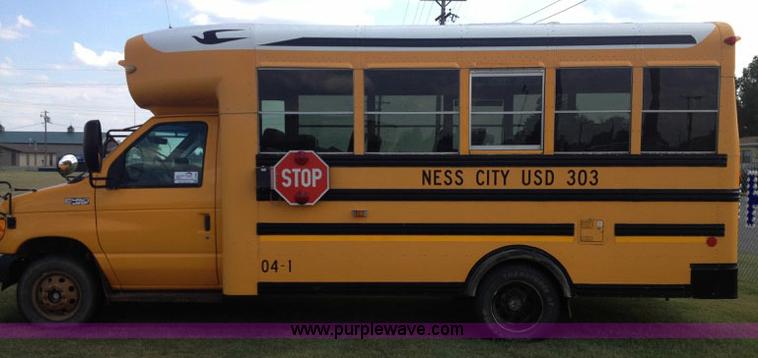 image for item J6864 2005 Ford E450 Super Duty school bus