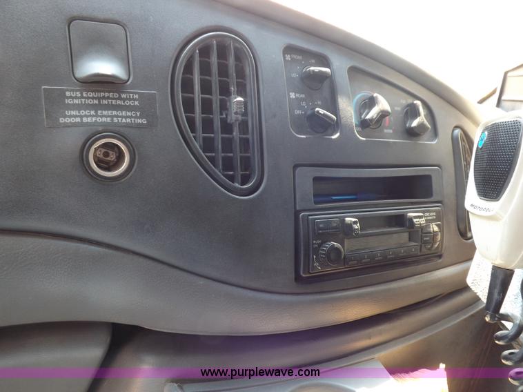 image for item J6864 2005 Ford E450 Super Duty school bus