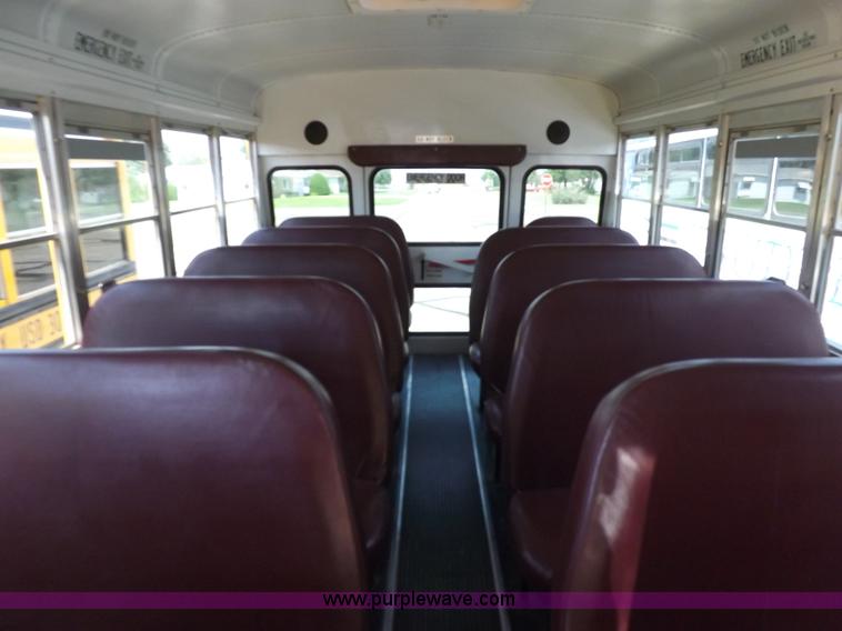 image for item J6864 2005 Ford E450 Super Duty school bus