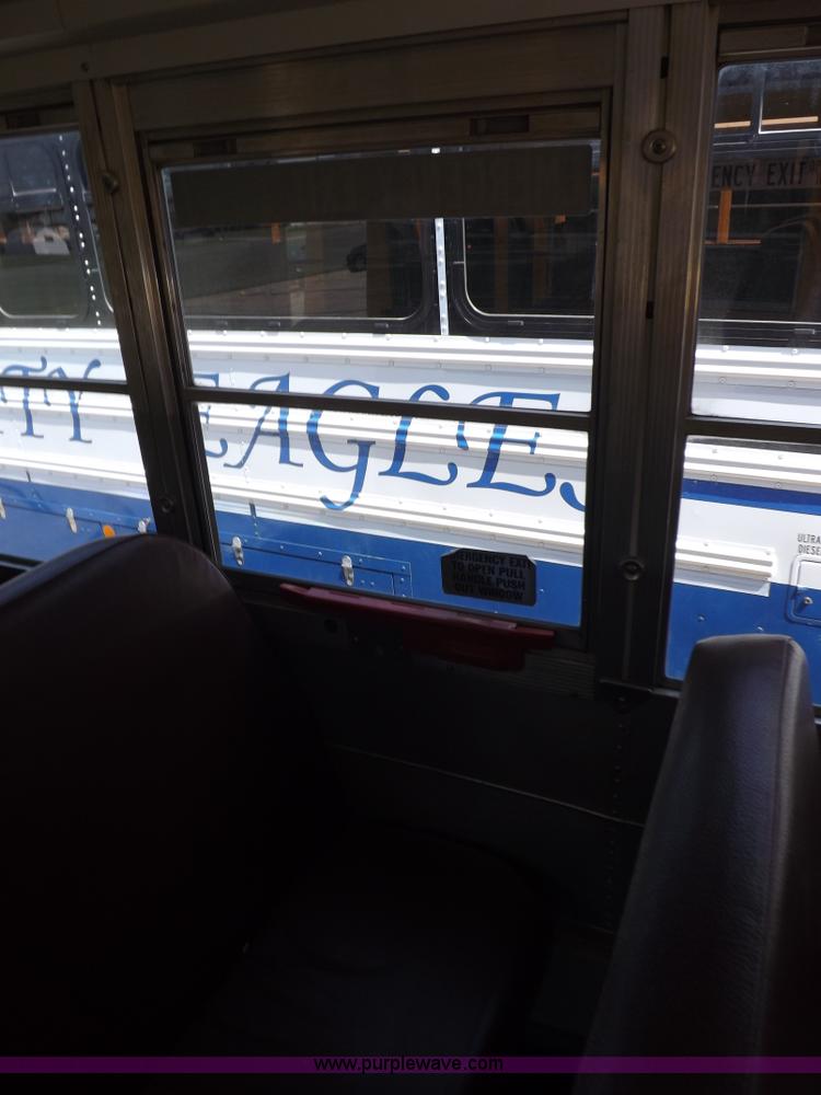 image for item J6864 2005 Ford E450 Super Duty school bus