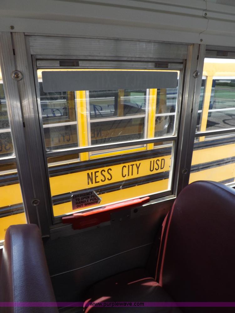 image for item J6864 2005 Ford E450 Super Duty school bus