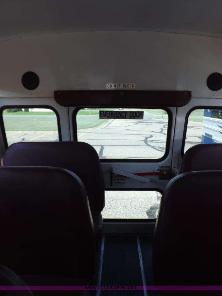 image for item J6864 2005 Ford E450 Super Duty school bus