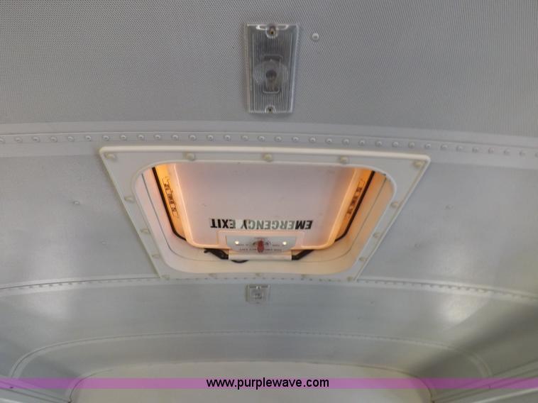 image for item J6864 2005 Ford E450 Super Duty school bus
