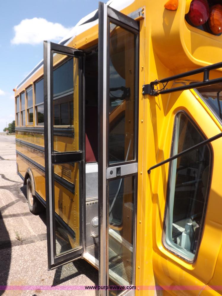 image for item J6864 2005 Ford E450 Super Duty school bus