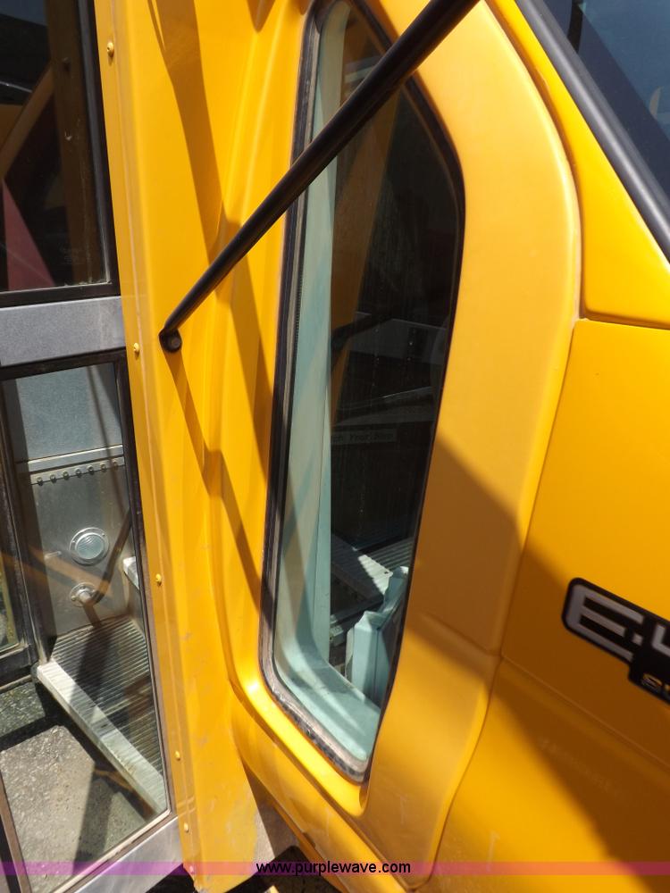 image for item J6864 2005 Ford E450 Super Duty school bus
