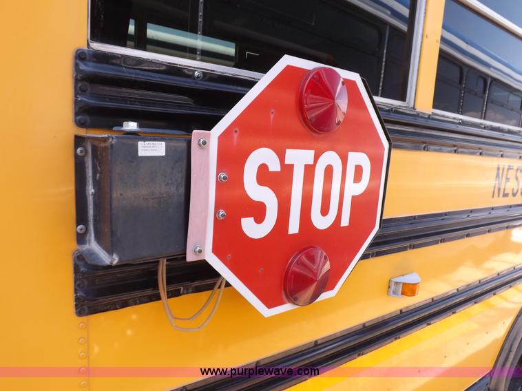 image for item J6864 2005 Ford E450 Super Duty school bus