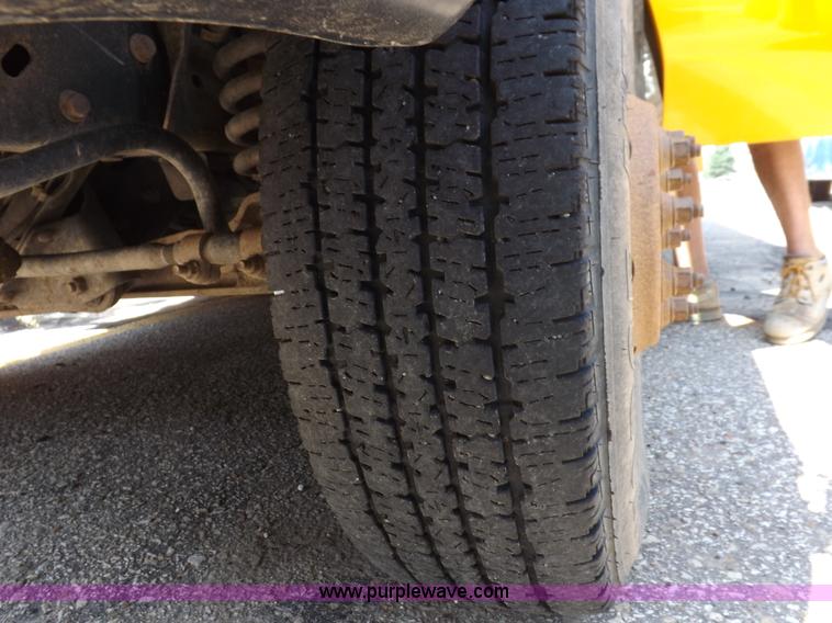 image for item J6864 2005 Ford E450 Super Duty school bus