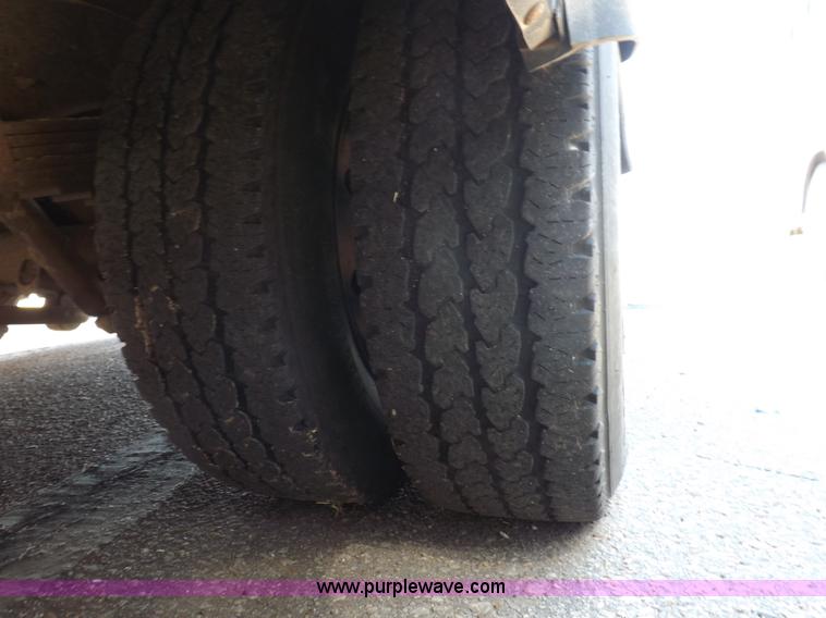 image for item J6864 2005 Ford E450 Super Duty school bus