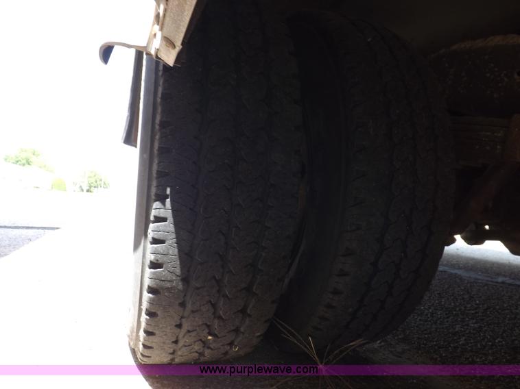 image for item J6864 2005 Ford E450 Super Duty school bus