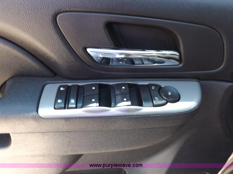 image for item J6871 2010 Chevrolet Tahoe SUV