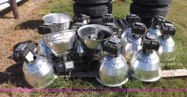 image for item J6896 (15) lithiom light fixtures