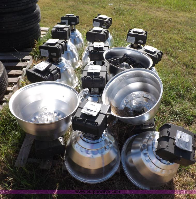 image for item J6896 (15) lithiom light fixtures