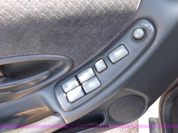 image for item J6917 2003 Pontiac Grand Prix SE