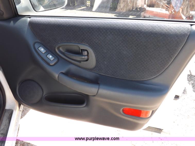 image for item J6917 2003 Pontiac Grand Prix SE