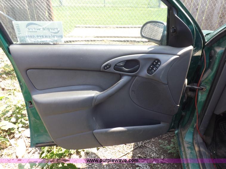 image for item J6921 2002 Ford Focus ZTS