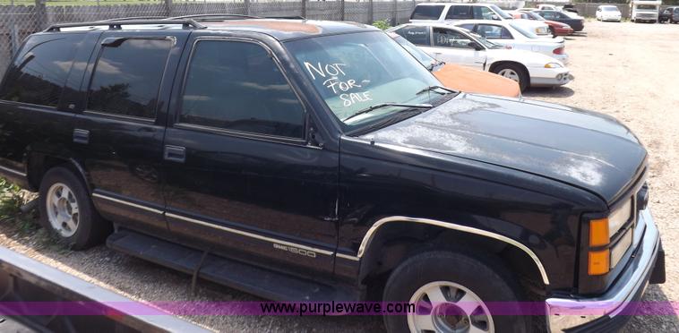 image for item J6923 1999 GMC Yukon SLE SUV