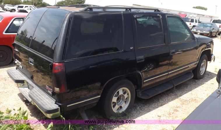 image for item J6923 1999 GMC Yukon SLE SUV