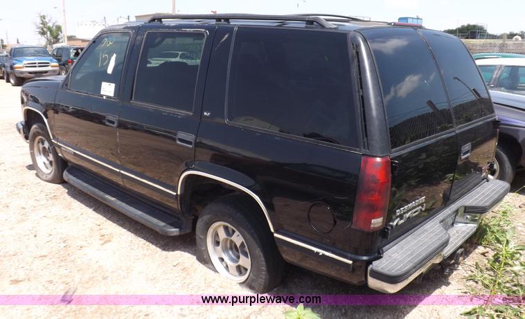 image for item J6923 1999 GMC Yukon SLE SUV