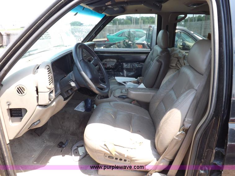image for item J6923 1999 GMC Yukon SLE SUV