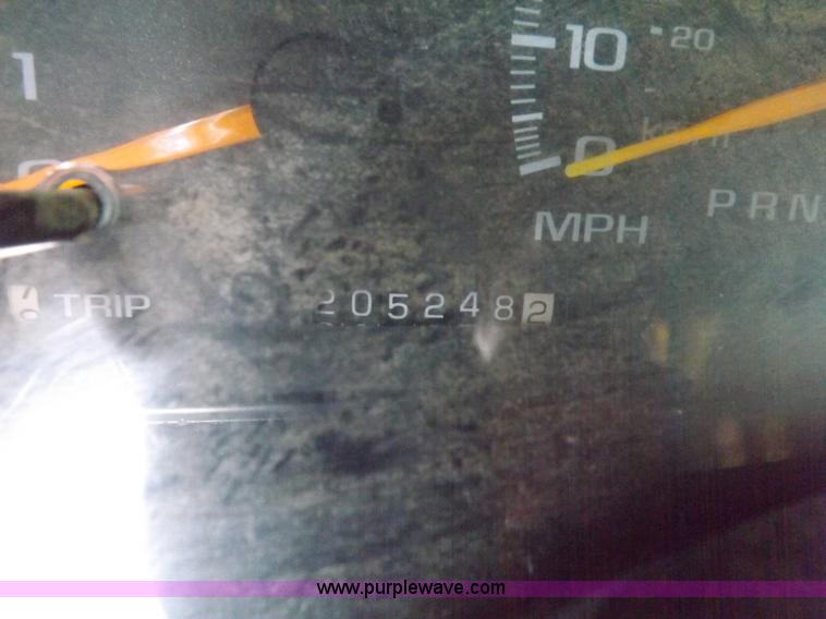 image for item J6923 1999 GMC Yukon SLE SUV