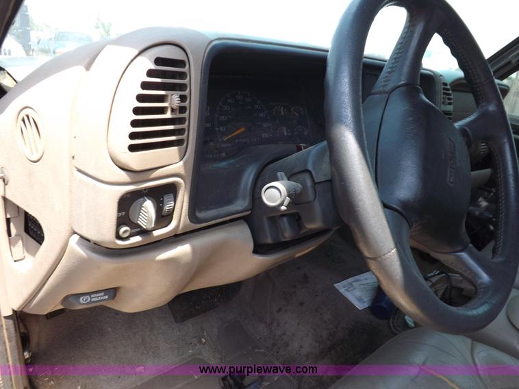 image for item J6923 1999 GMC Yukon SLE SUV