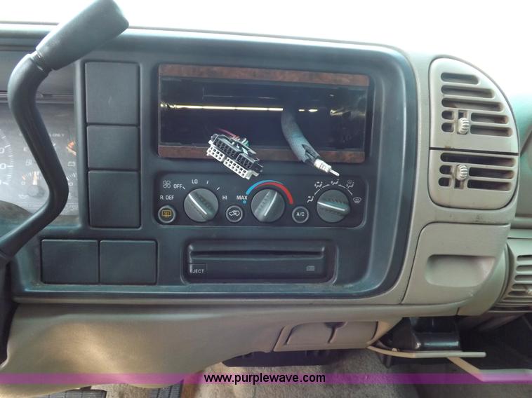 image for item J6923 1999 GMC Yukon SLE SUV