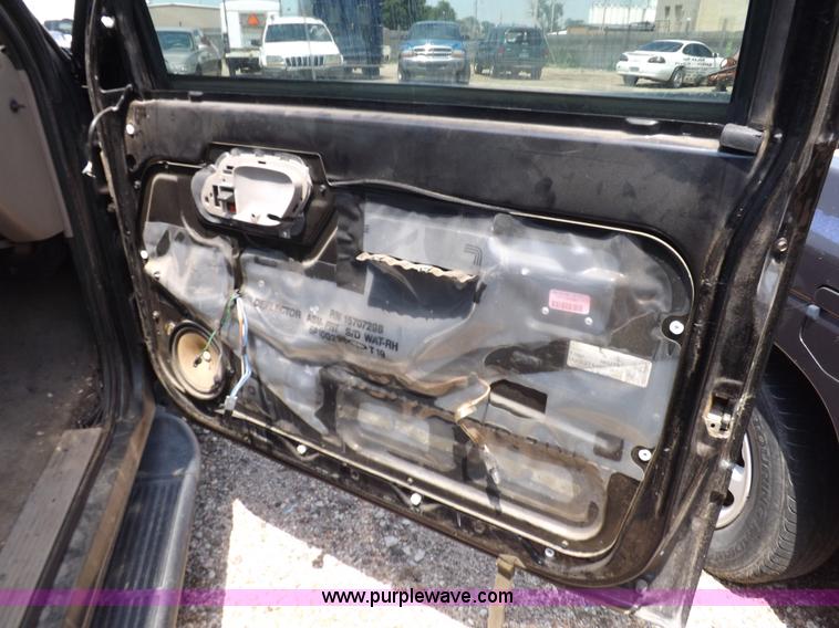 image for item J6923 1999 GMC Yukon SLE SUV
