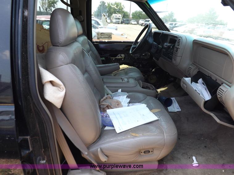 image for item J6923 1999 GMC Yukon SLE SUV
