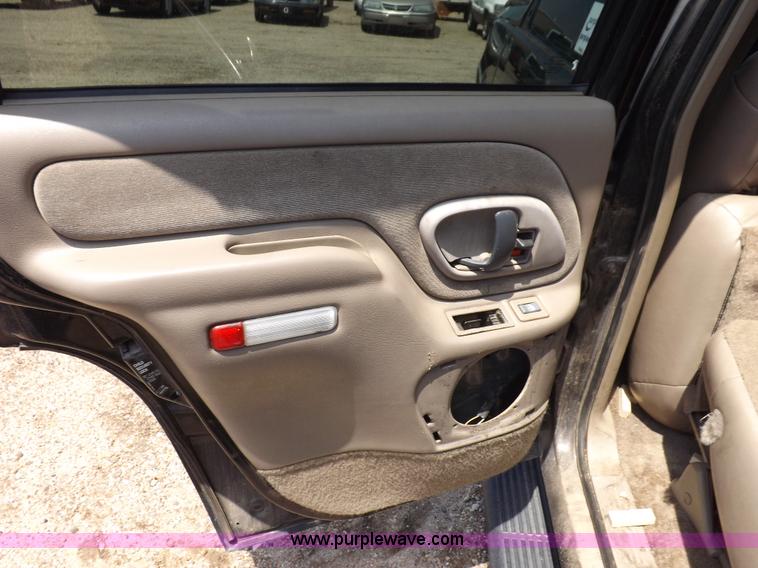 image for item J6923 1999 GMC Yukon SLE SUV