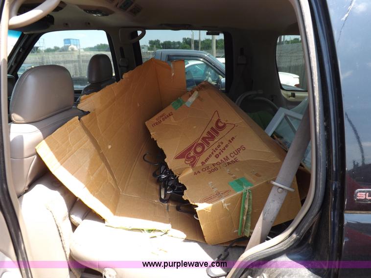 image for item J6923 1999 GMC Yukon SLE SUV