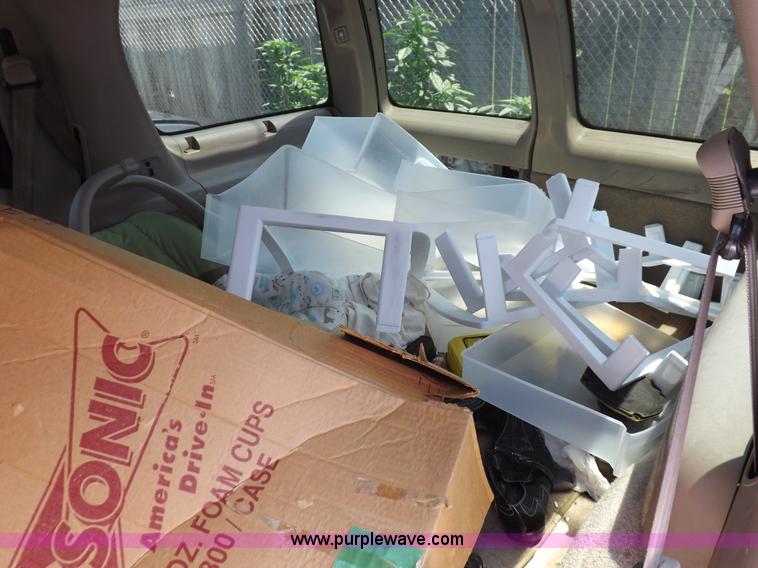 image for item J6923 1999 GMC Yukon SLE SUV