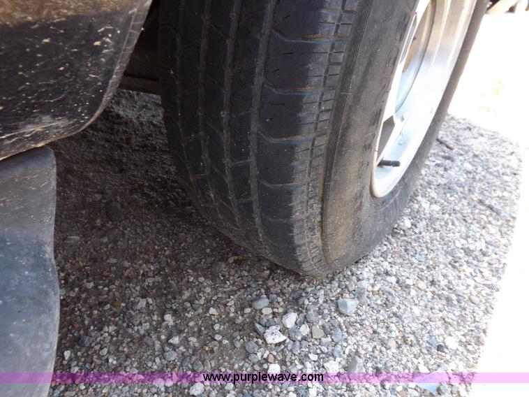 image for item J6923 1999 GMC Yukon SLE SUV