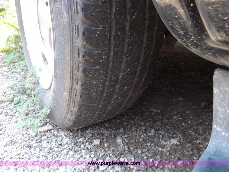 image for item J6923 1999 GMC Yukon SLE SUV