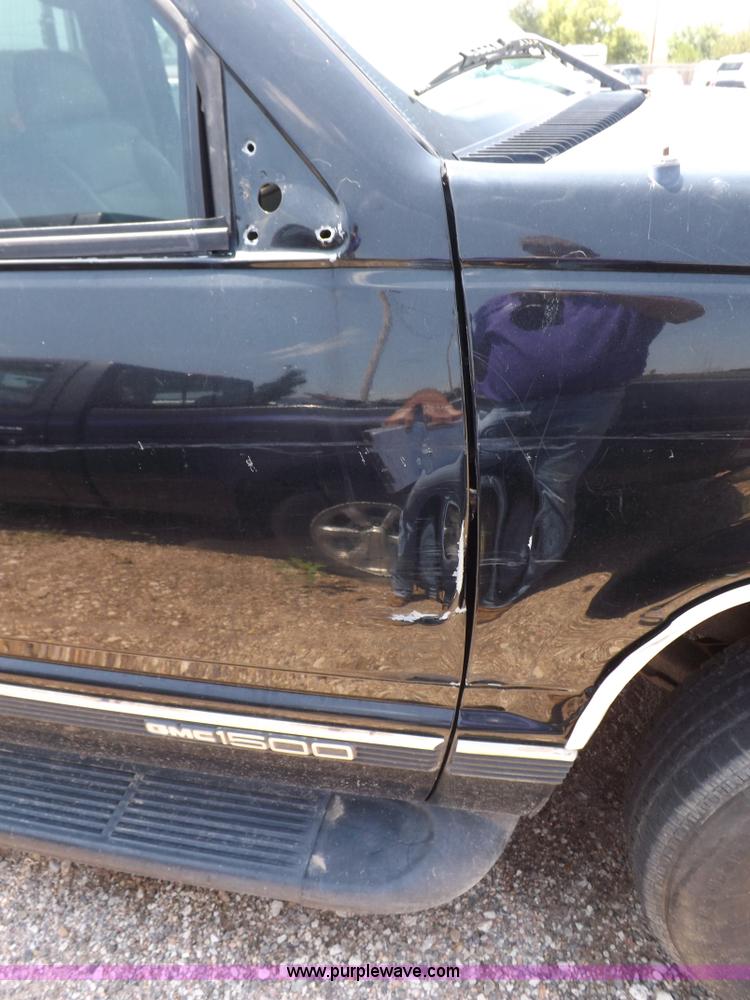 image for item J6923 1999 GMC Yukon SLE SUV