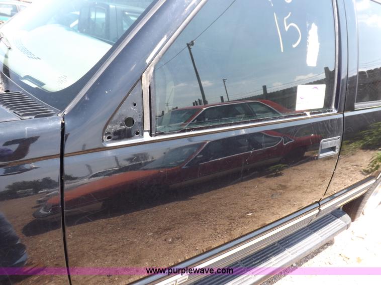 image for item J6923 1999 GMC Yukon SLE SUV