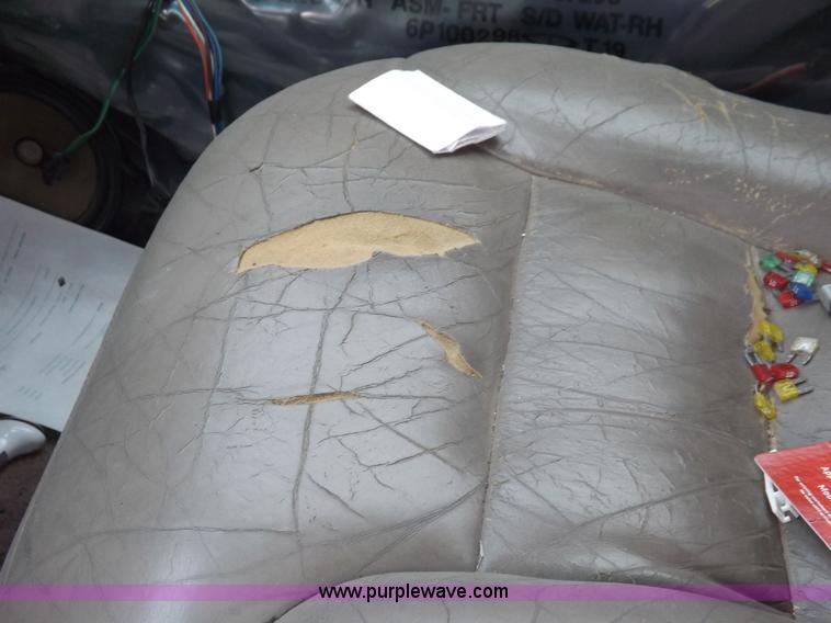 image for item J6923 1999 GMC Yukon SLE SUV