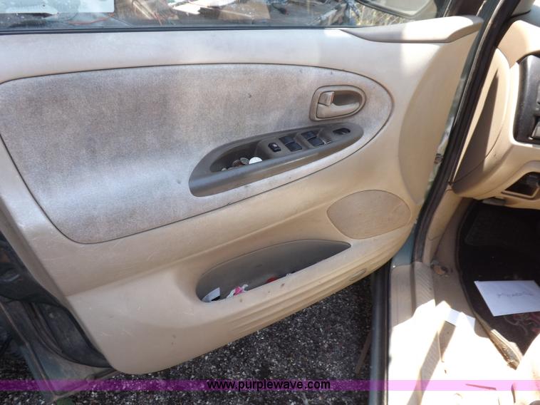 image for item J6925 2000 Mazda MPV LX