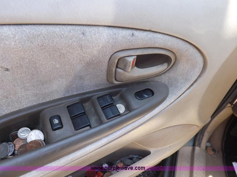 image for item J6925 2000 Mazda MPV LX