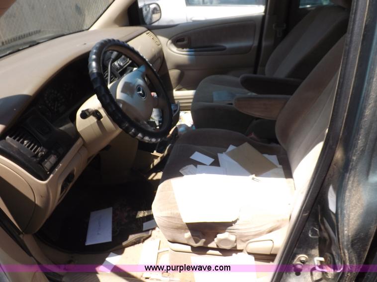 image for item J6925 2000 Mazda MPV LX