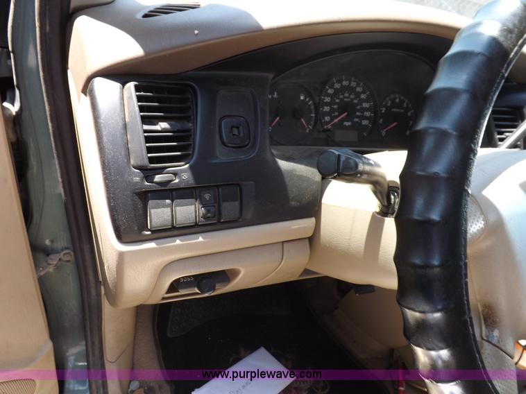 image for item J6925 2000 Mazda MPV LX