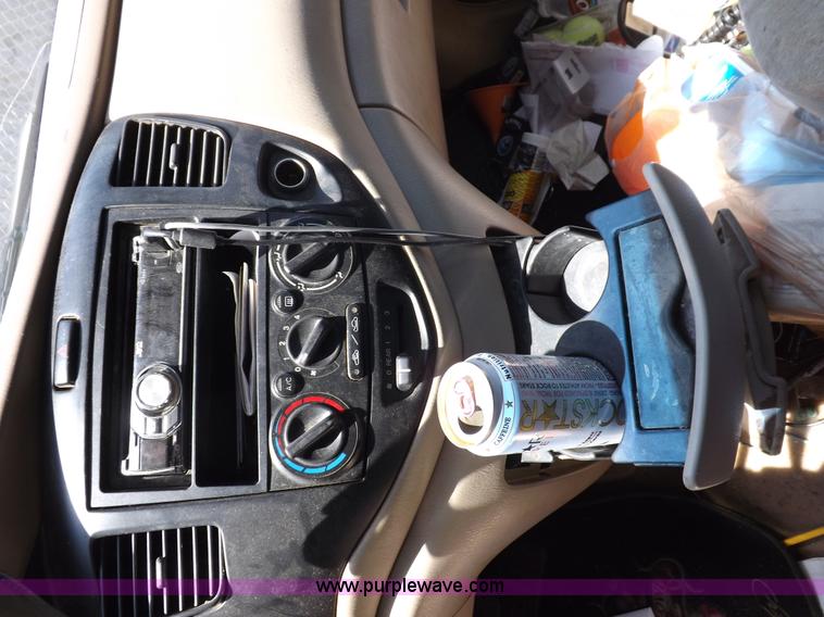 image for item J6925 2000 Mazda MPV LX