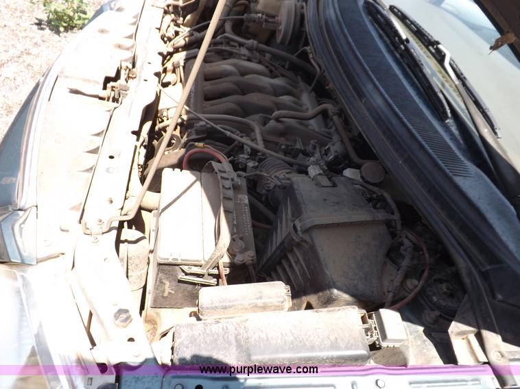 image for item J6925 2000 Mazda MPV LX