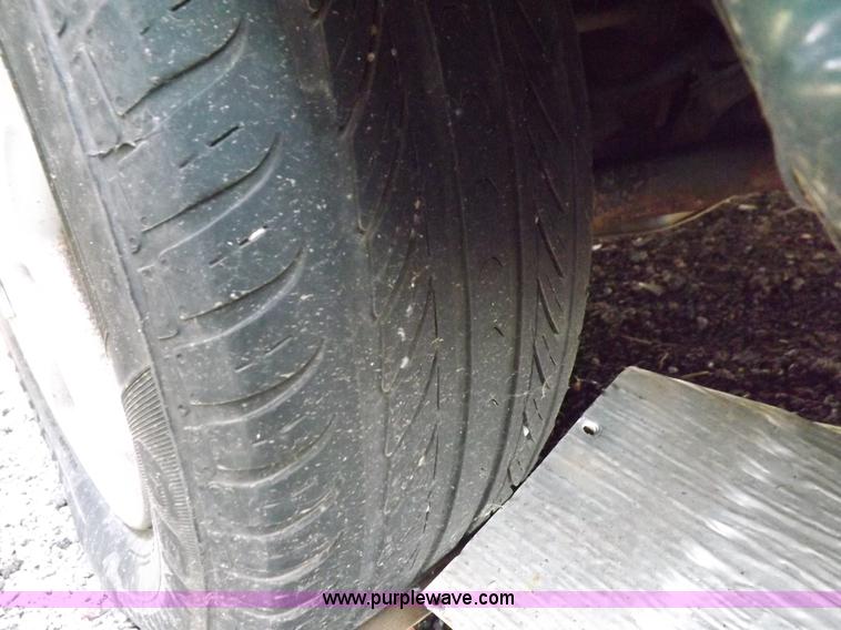 image for item J6925 2000 Mazda MPV LX